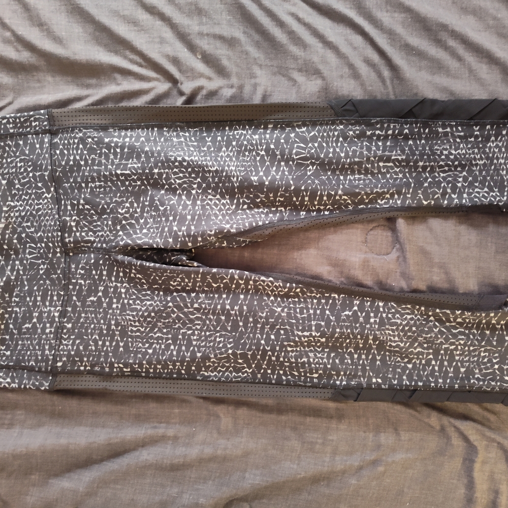 Lululemon Athletica Black and White Leggings - Picture 2 of 3